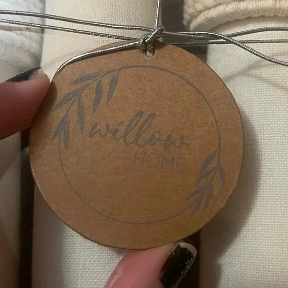 Willow Elegant Cream Napkin Set with napkin Rings - Picture 2 of 4